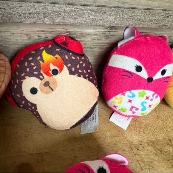 Squishville & Squishmallow Minis lot of 5 animals & bed good preused condition - Picture 5 of 11